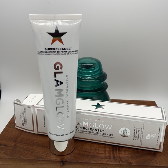 GlamGlow. Clearing Cream to Foam Cleanser. - Picture 4 of 5
